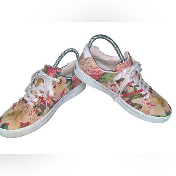 Ted Baker satin floral print lace up sneaker shoes. Size 9. EUC. - Picture 4 of 8